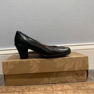 Sofft black pumps